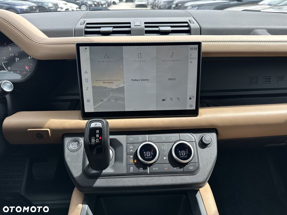 Land Rover Defender - 21