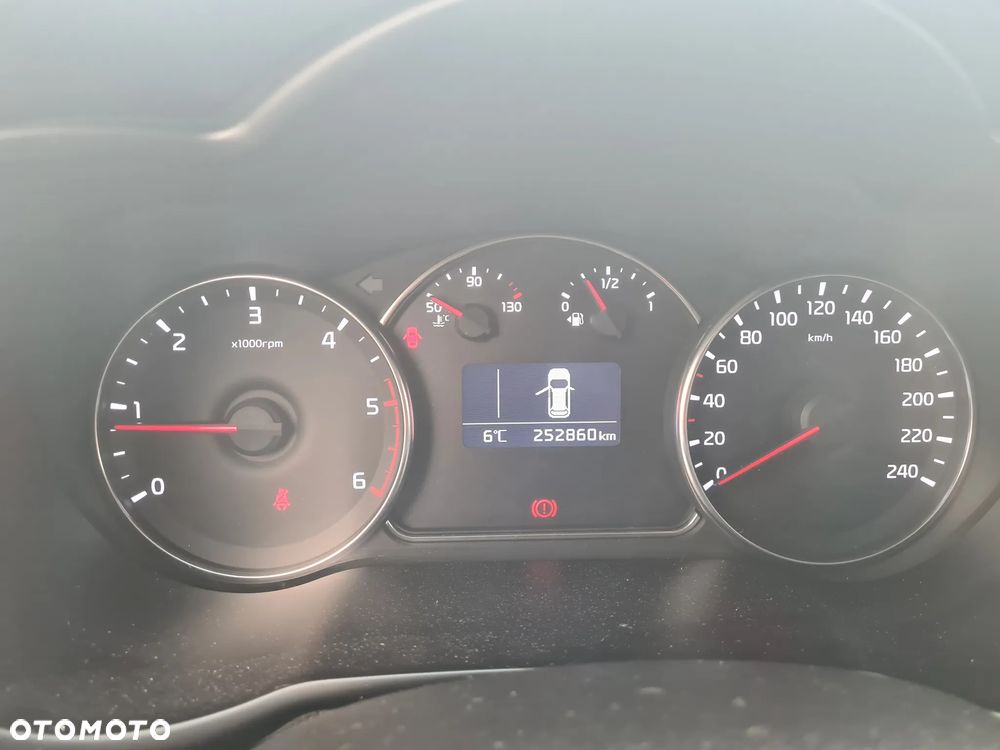 Kia Carens 1.7 CRDi 115 Dream-Team Edition - 10