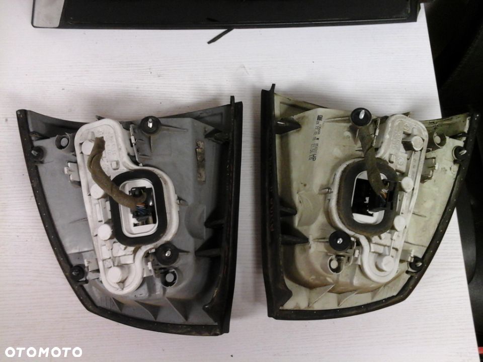 LAMPA TYLNA OPEL ASTRA II SEDAN/COUPE LEWA - 3