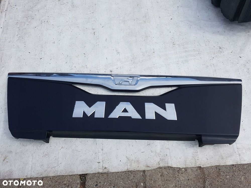 GRILL ATRAPA EMBLEMAT MAN TGX EURO 6 - 1