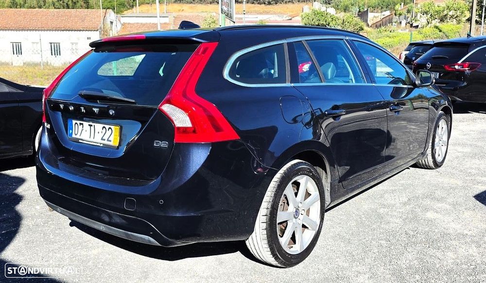 Volvo V60 2.0 D2 Momentum - 6