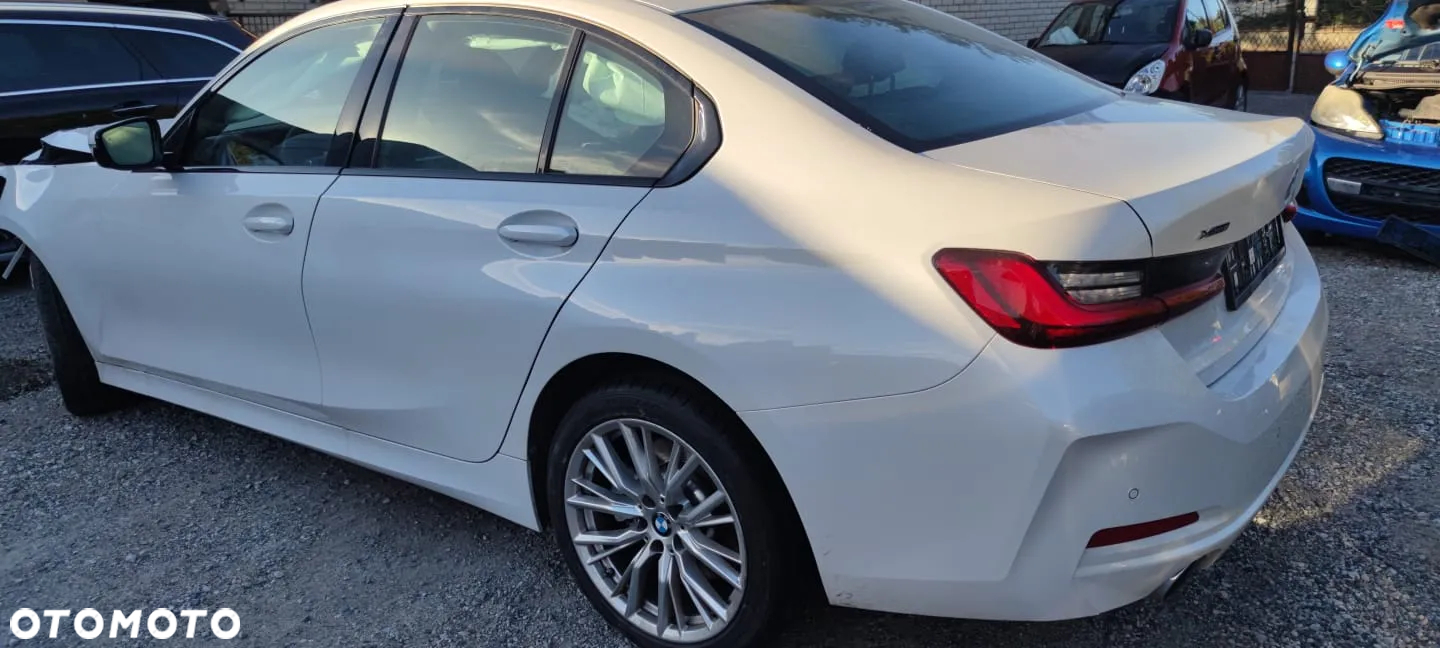 BMW Seria 3 330i xDrive sport - 11