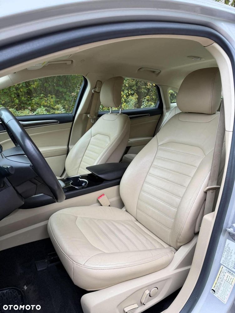 Ford Fusion - 16