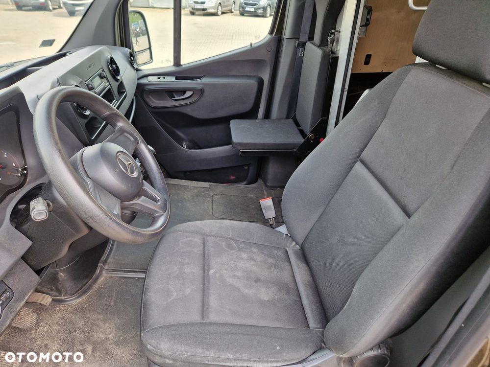 Mercedes-Benz Sprinter - 16