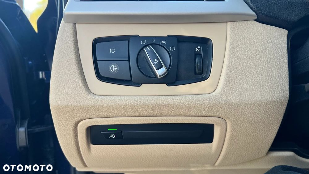 BMW Seria 3 320i Edition Luxury Line Purity - 12