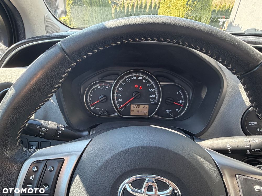 Toyota Yaris 1.33 VVT-i Executive - 21