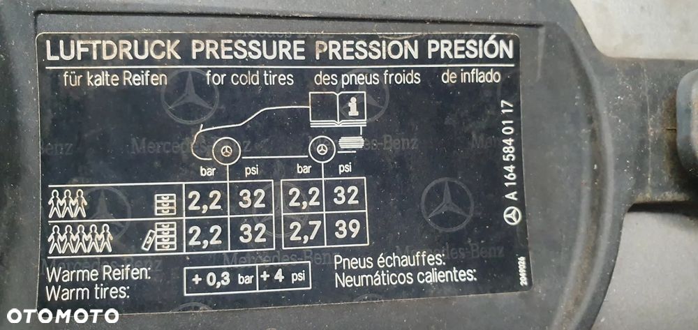 Klapka wlewu paliwa korek Mercedes ML W164 C723 A1646300267 - 6