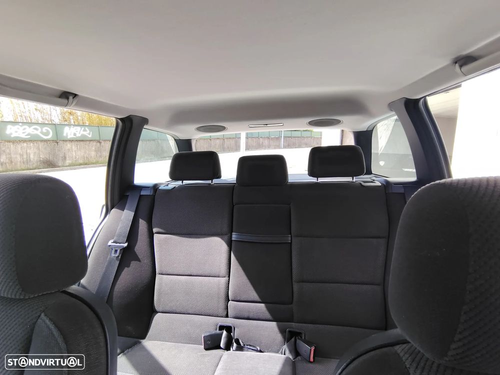 BMW 318 tds Touring - 10