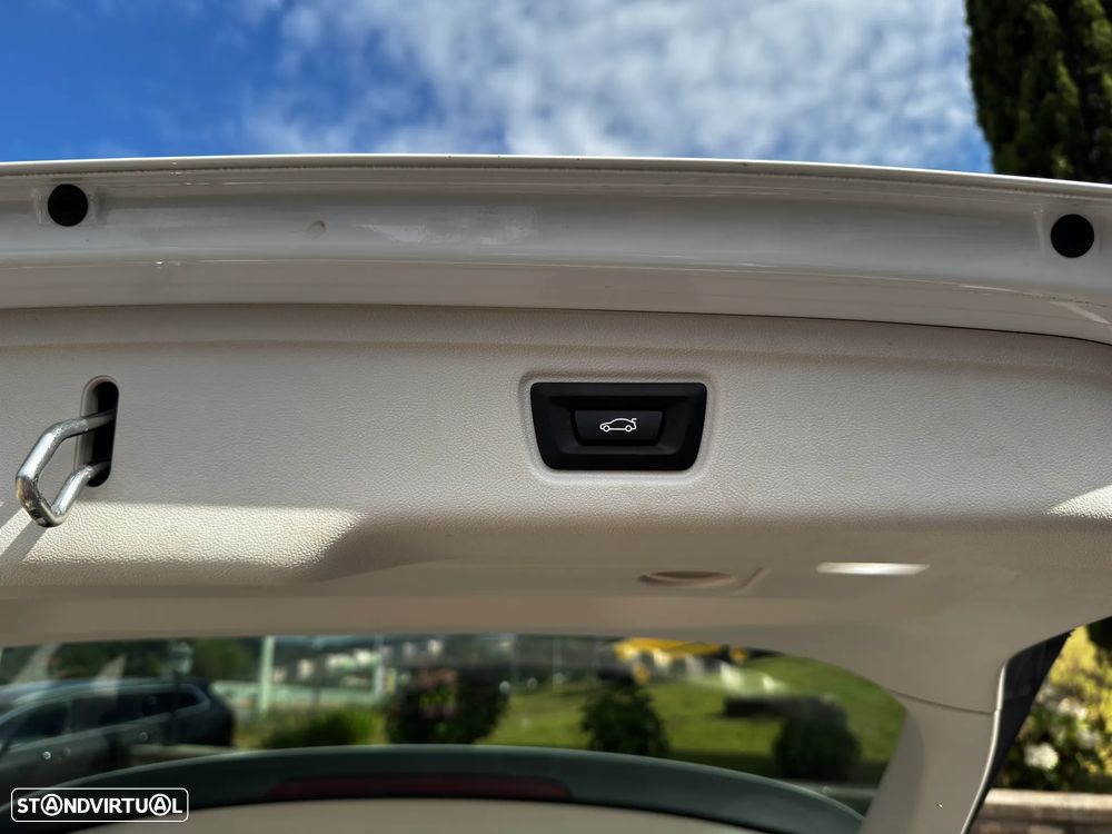 BMW 330 e Corporate Edition Auto - 13