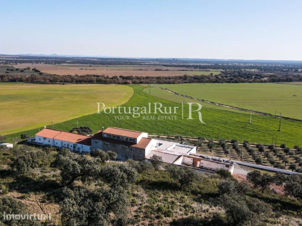 Quinta com 2,6 ha, várias constrções e projeto aprovado para Hotel ... - Grande imagem: 2/57