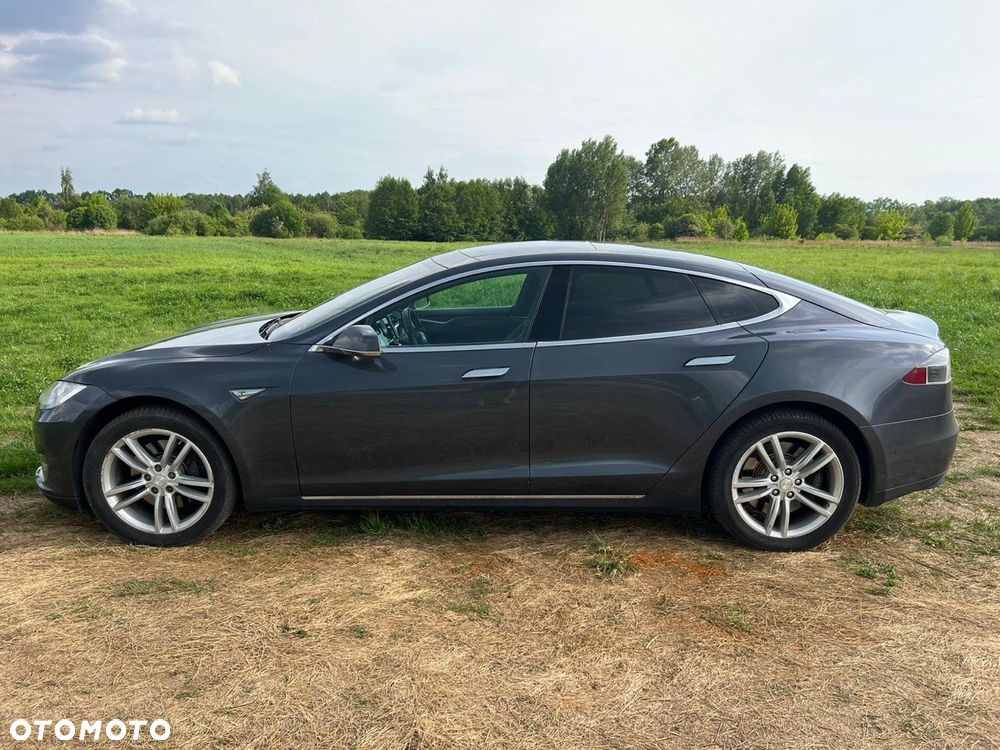 Tesla Model S 85 D - 20