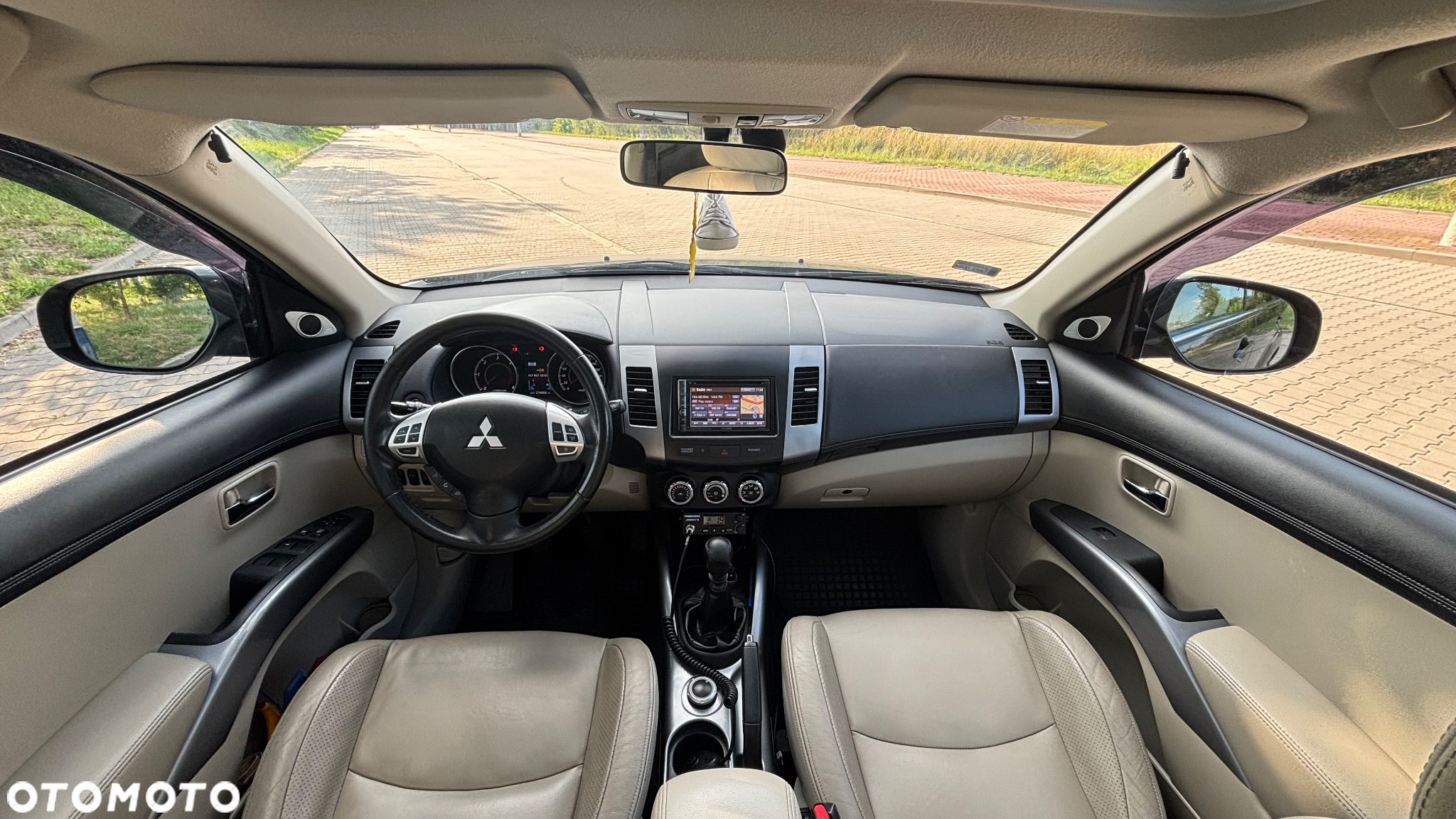 Mitsubishi Outlander 2.0 DID Intense + - 10