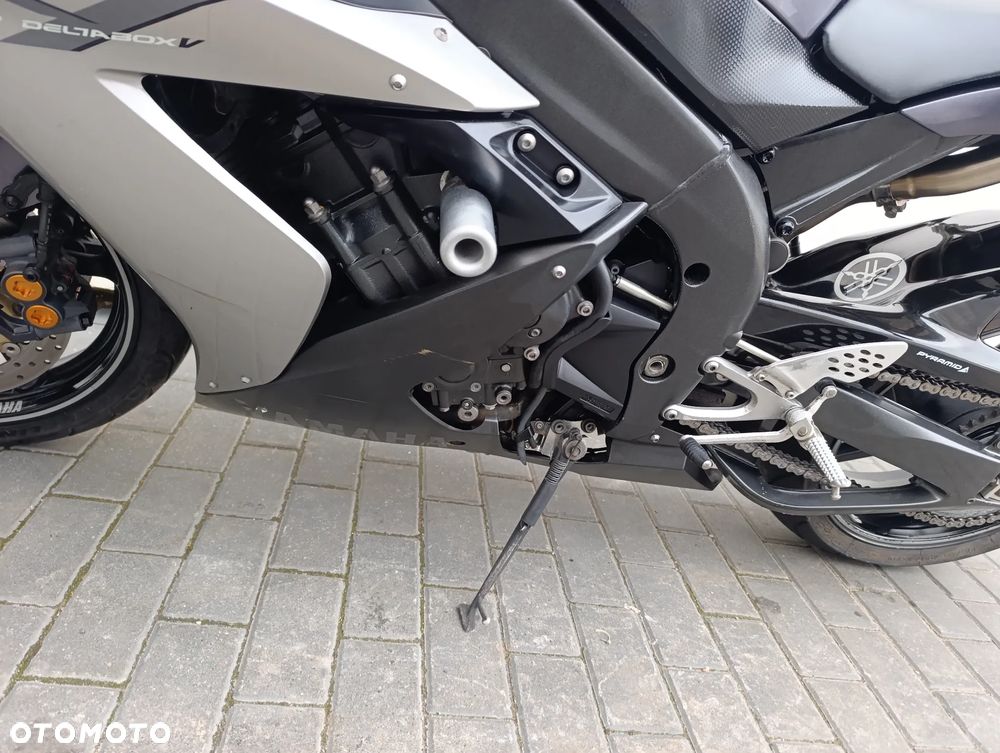 Yamaha R1 - 13