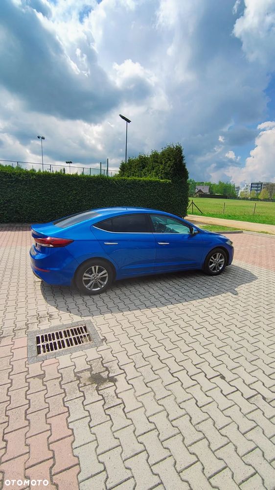 Hyundai Elantra 1.6 Comfort - 8