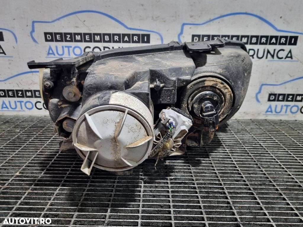 Far Stanga Suzuki Grand Vitara 2006 - 2012 SUV 4 Usi (1263) Cu lupă - 2