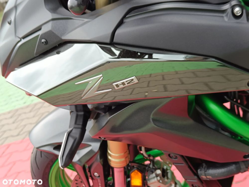 Kawasaki H2 - 18
