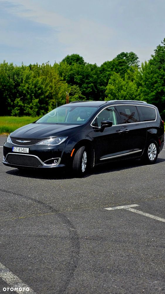 Chrysler Pacifica - 2