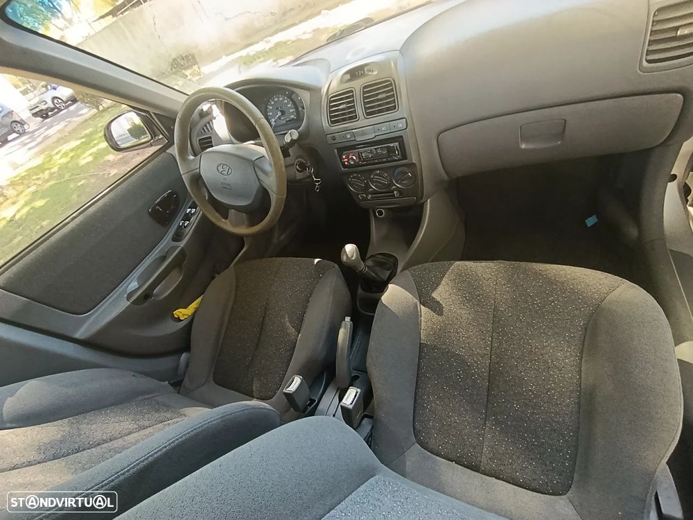 Hyundai Accent - 9