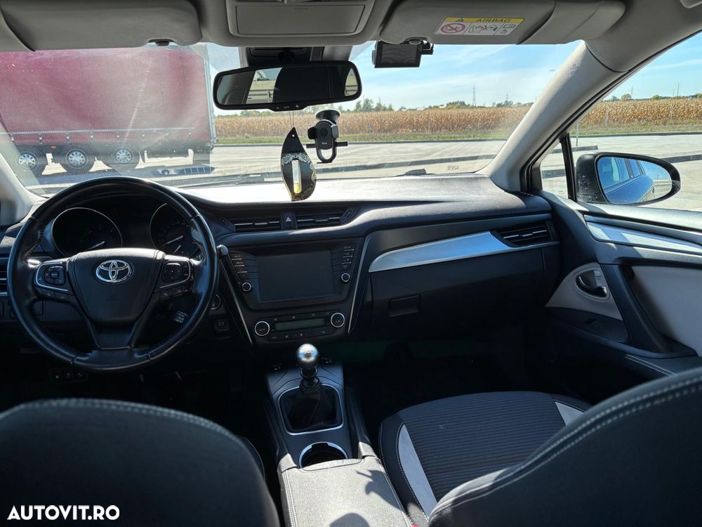 Toyota Avensis - 35