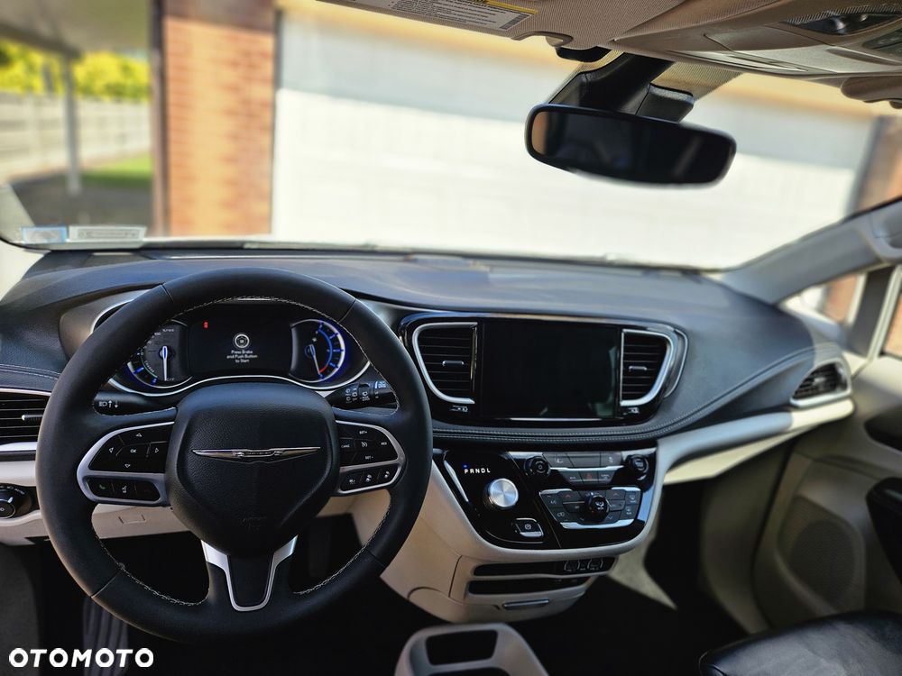 Chrysler Pacifica - 5