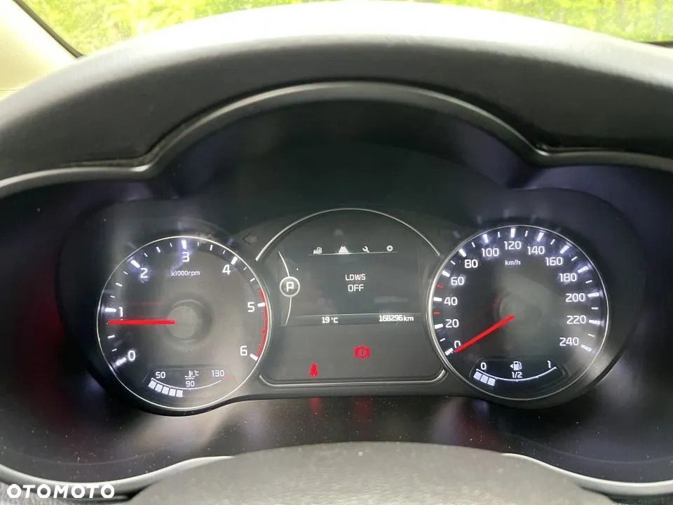 Kia Carens 1.7 CRDi XL 7os - 17
