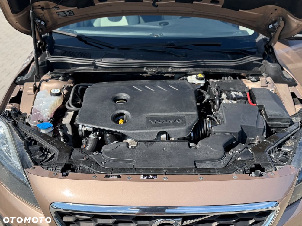 Volvo V40 D2 R Design - 6