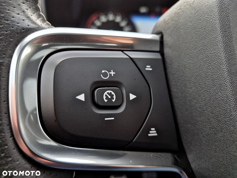 Volvo XC 40 T3 R-Design - 28
