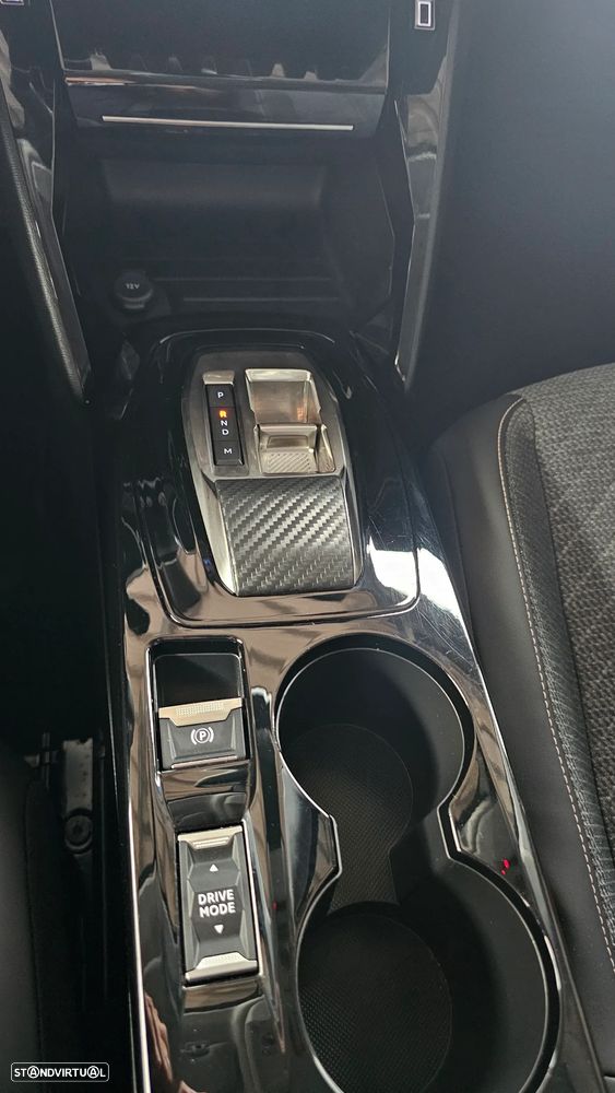 Peugeot 208 1.2 Hybrid Allure e-DCS6 - 33