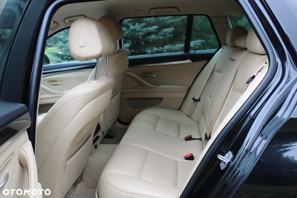BMW Seria 5 520d Sport Line - 17