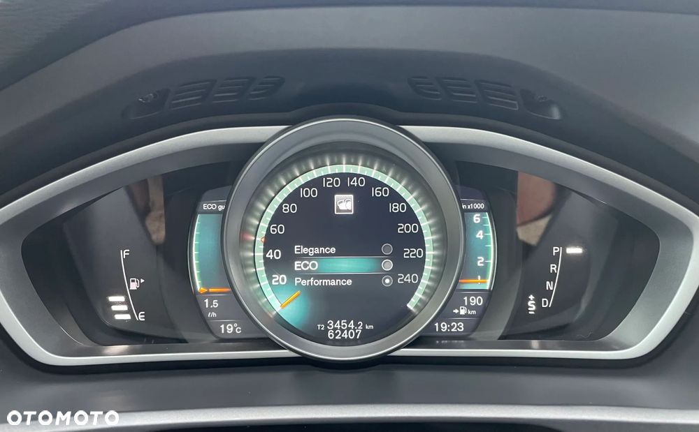 Volvo V40 T2 Geartronic Summum - 17