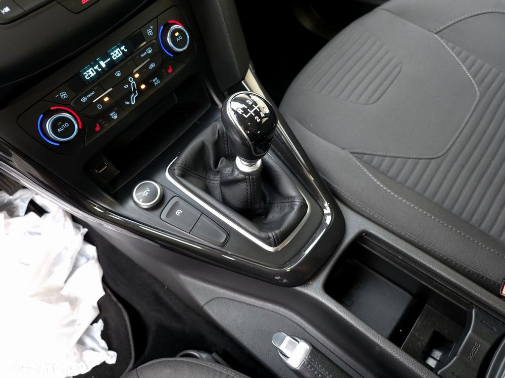 Ford Focus 2.0 TDCi Titanium ASS - 14