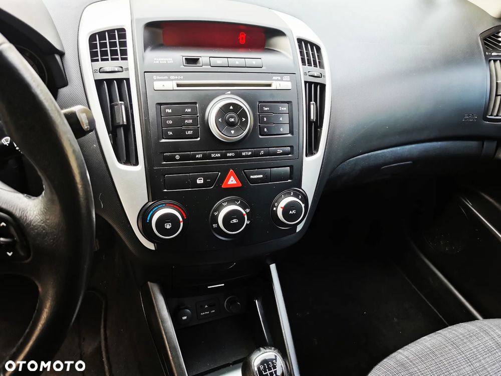 Kia Ceed 1.4 CVVT Attract - 12