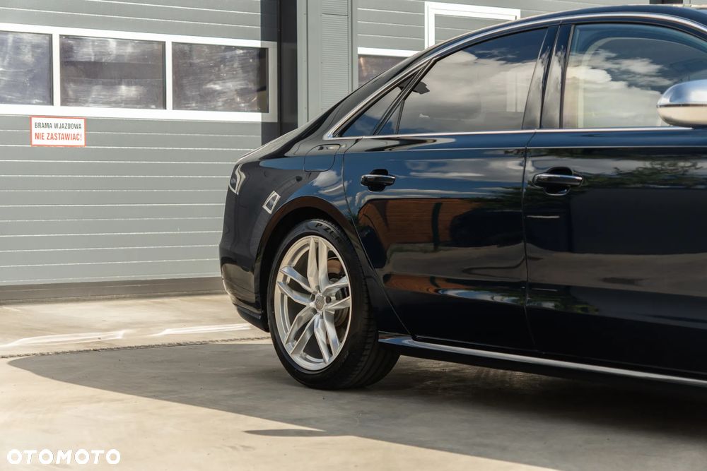 Audi S8 - 4