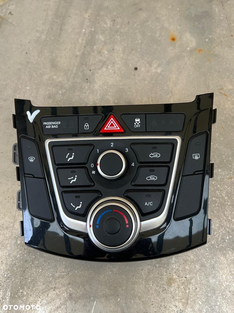 Panel klimatyzacji Hyundai i30 II 97250 - 1