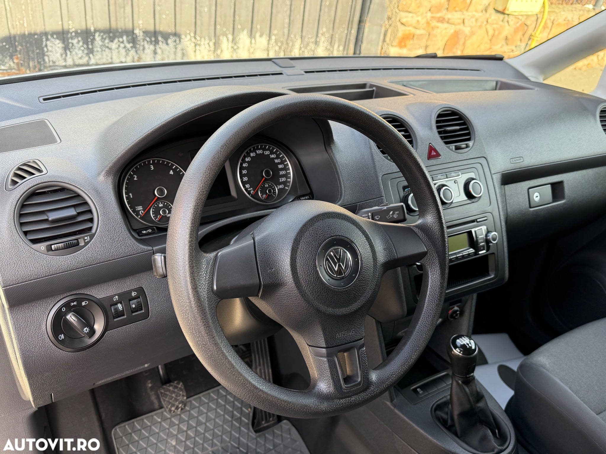 Volkswagen Caddy - 10