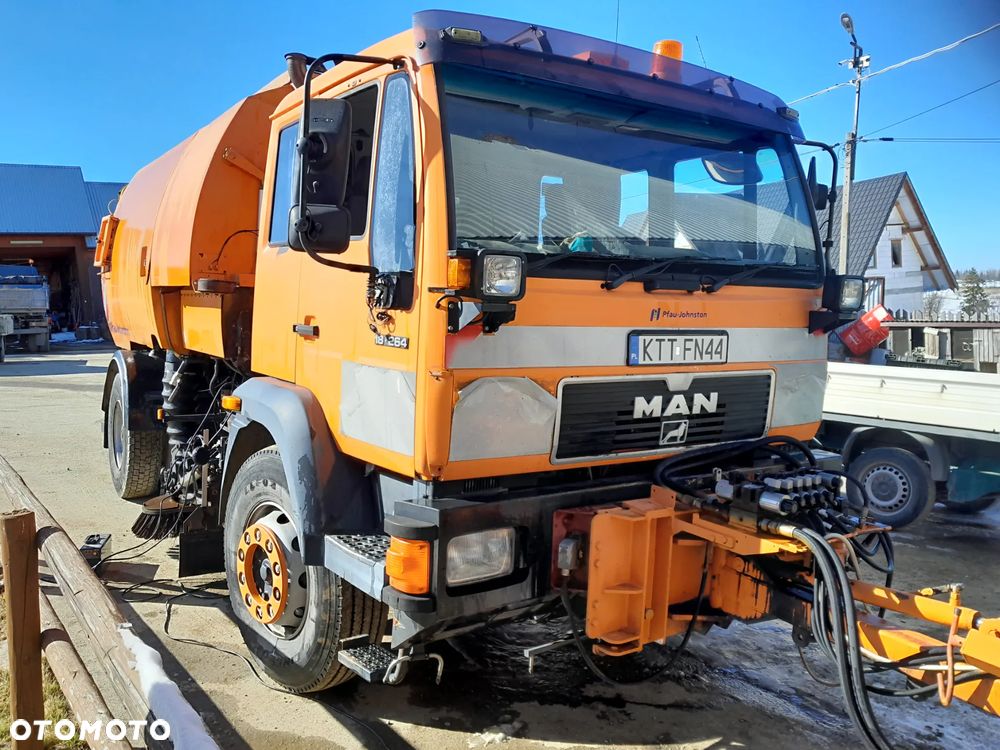 MAN l2000 18.264 pfau johnston zamiatarka - 3