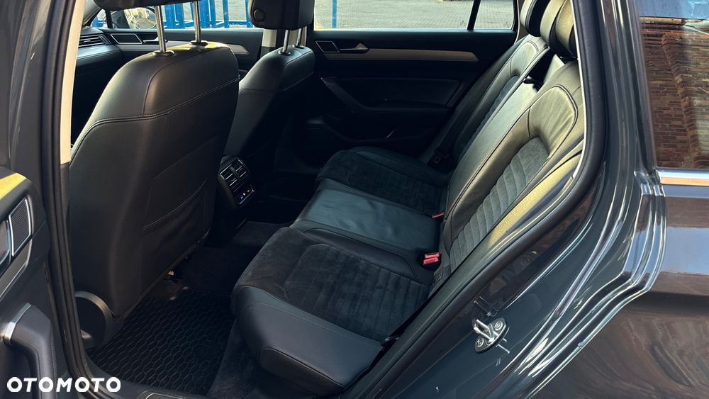 Volkswagen Passat 2.0 TDI (BlueMotion Technology) DSG Highline - 26