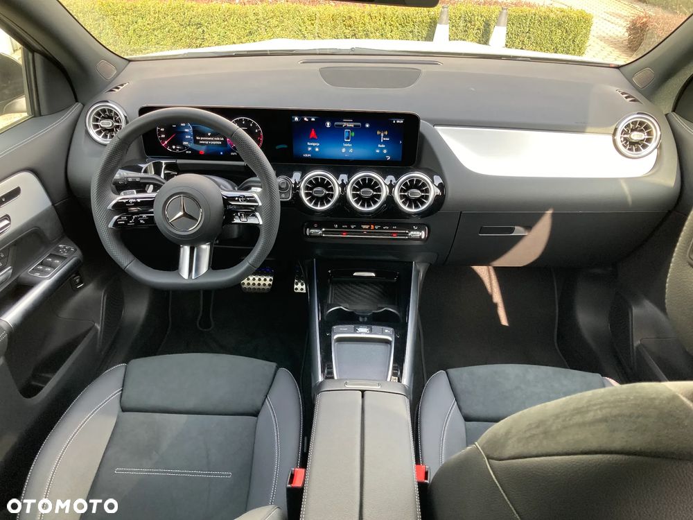 Mercedes-Benz GLA - 12