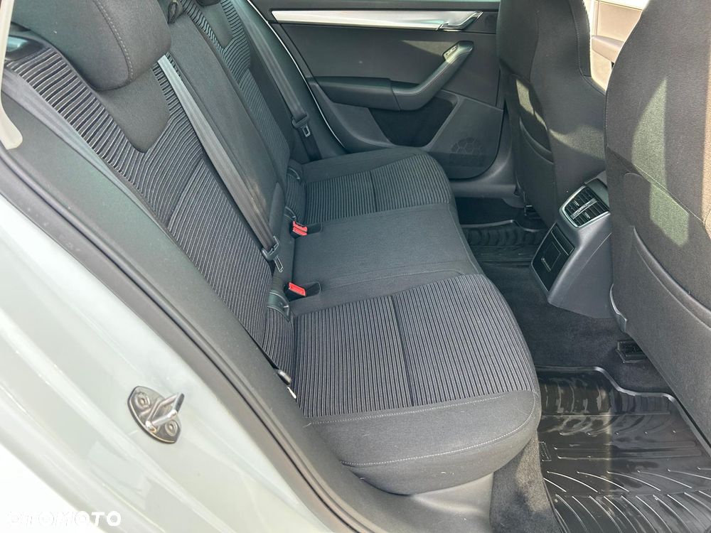 Skoda Octavia 2.0 TDI Elegance DSG - 22