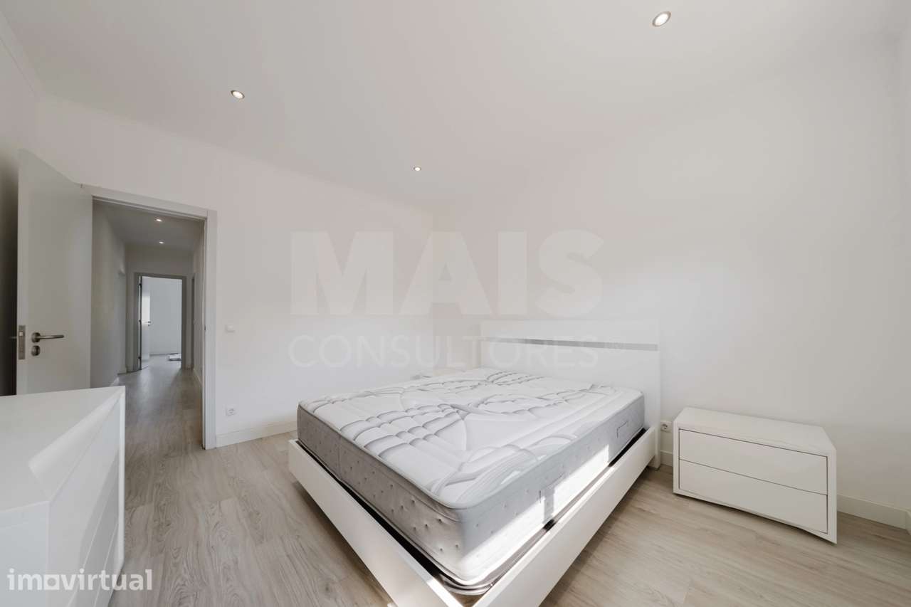 Moradia T5 com Armazém e Terreno na Usseira, Óbidos - Grande imagem: 3/20
