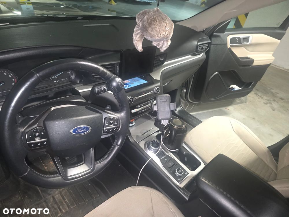 Ford Explorer - 27