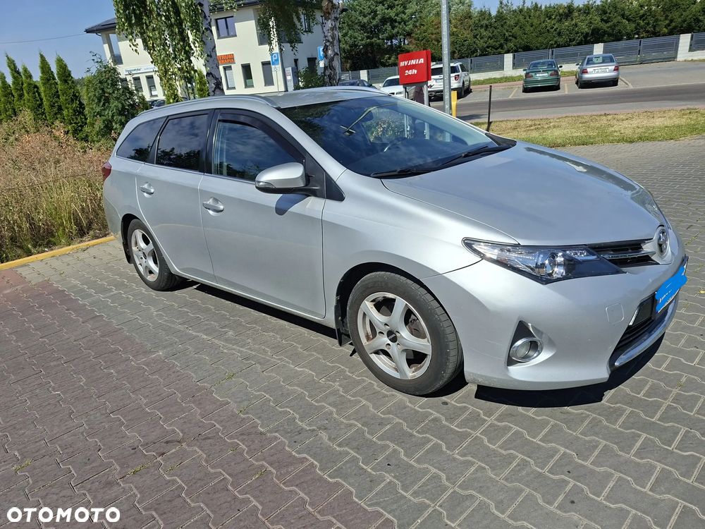 Toyota Auris 2.0 D-4D Dynamic - 1