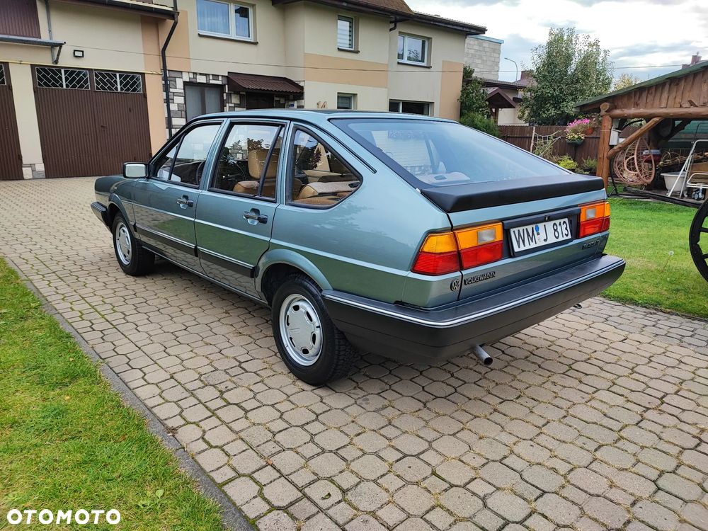 Volkswagen Passat 1.6 C - 14
