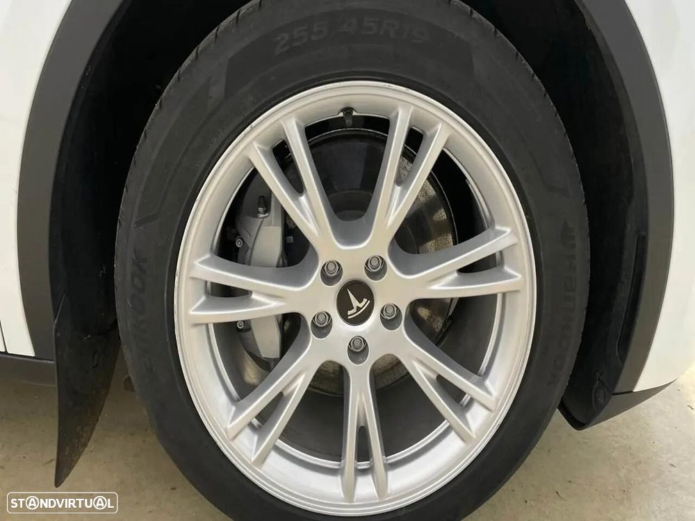 Tesla Model Y Standard Long Range RWD - 8