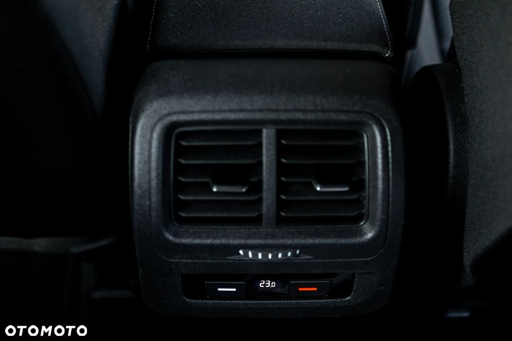 Volkswagen Touran - 36
