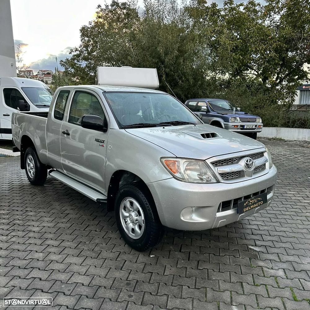 Toyota Hilux 2.5 D-4D CE - 4
