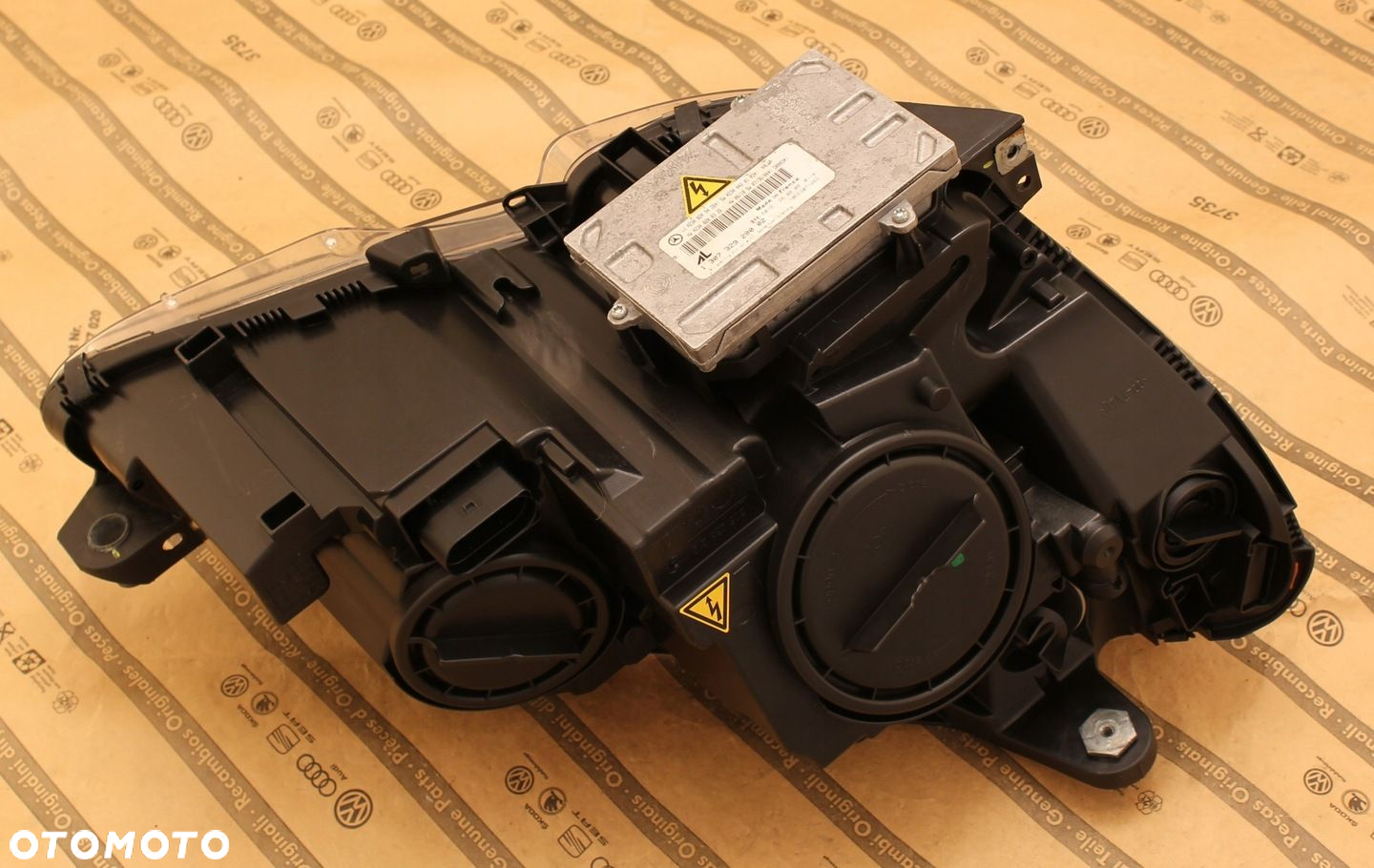 MERCEDES C-KLASA W204 AMG 07-11 LAMPA PRZÓD BI-XENON NIESKRĘTNY CZARNA - 2