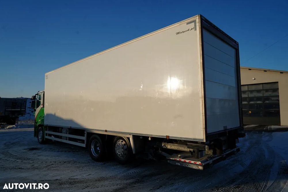 Renault T 430 / 6x2 / REFRIGERAT -9 M / UNITATE CARRIER SUPRA 1250 / platformă elevatoare / oblon rulant / punte de ridicare / direcție - 6