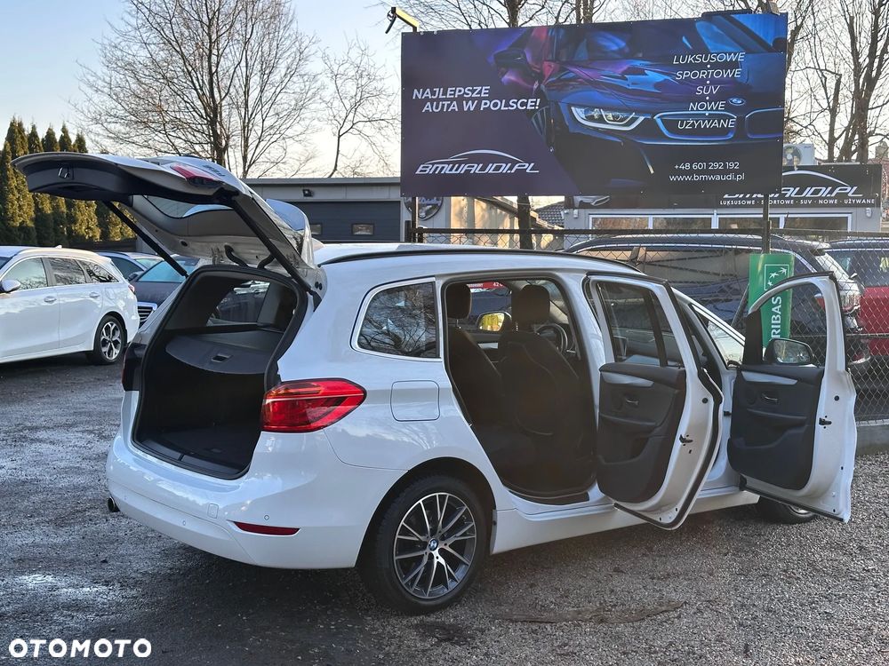 BMW Seria 2 218d - 11