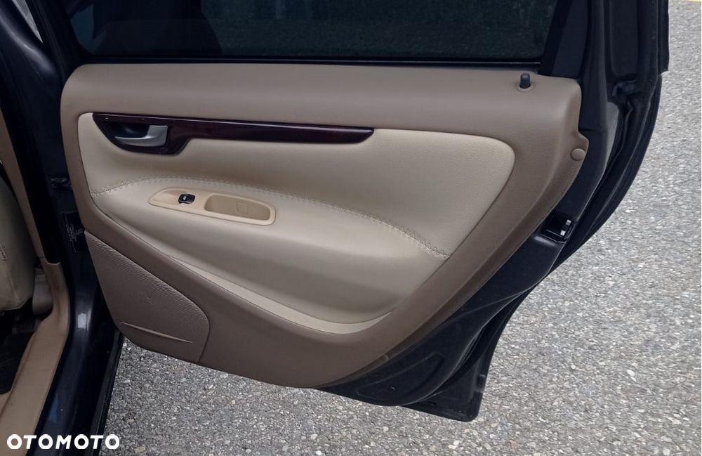 Volvo XC 70 AWD Momentum - 20